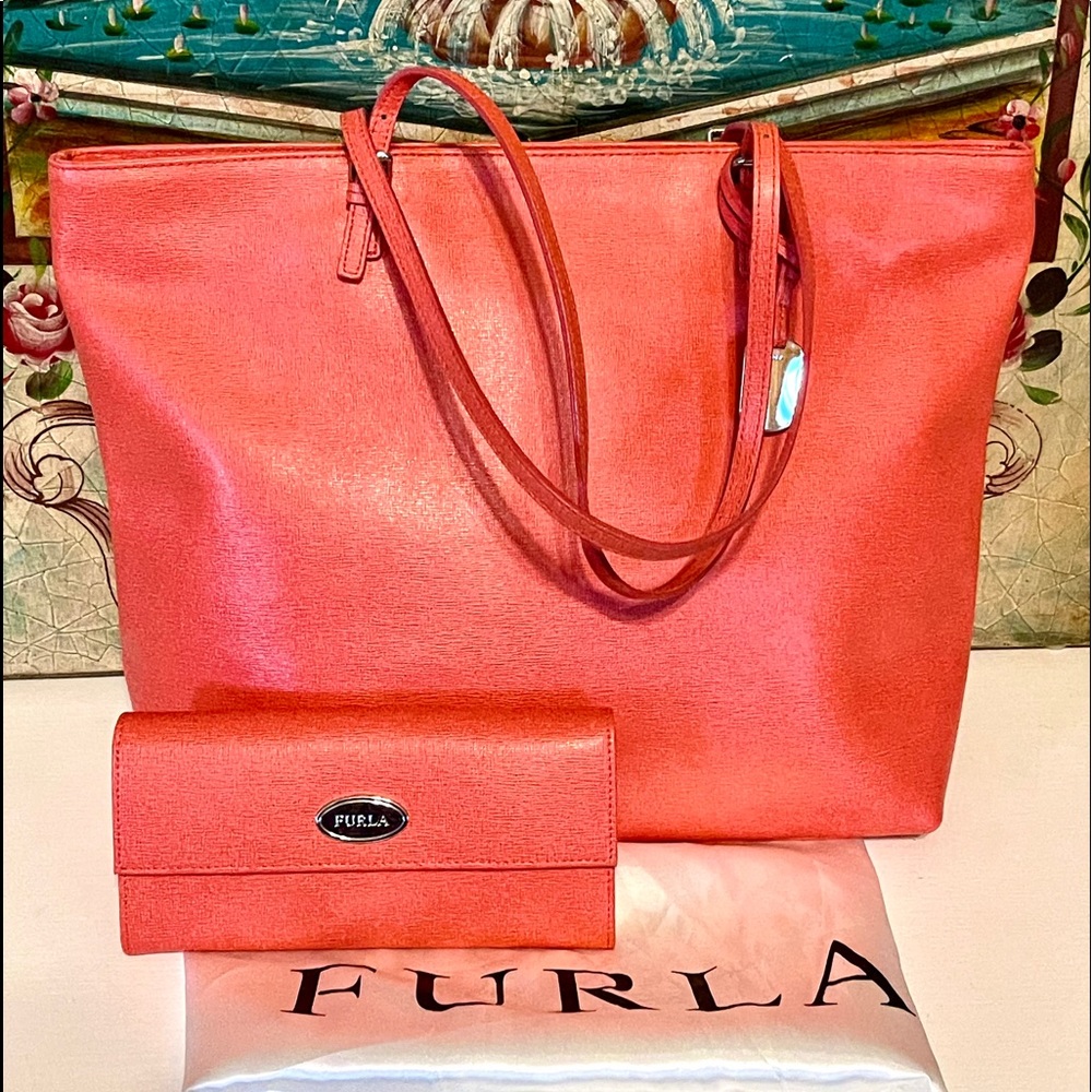 ❗️PD❗️FURLA Classic Saffiano Leather D- Tote Bag